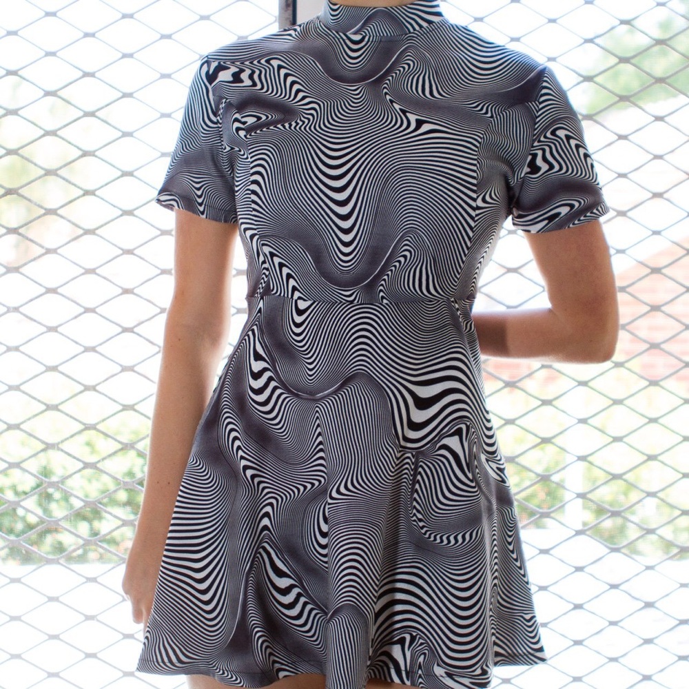 UNIF cid optical illusion dress